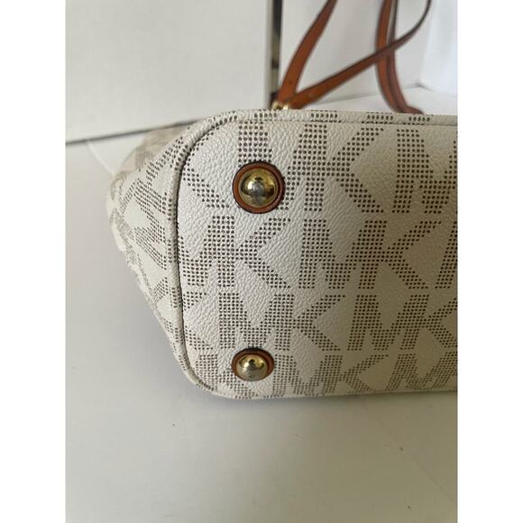 Michael Kors Gray and White Logo Jet Set East West Zip Top Signature Tote - Picture 8 of 12